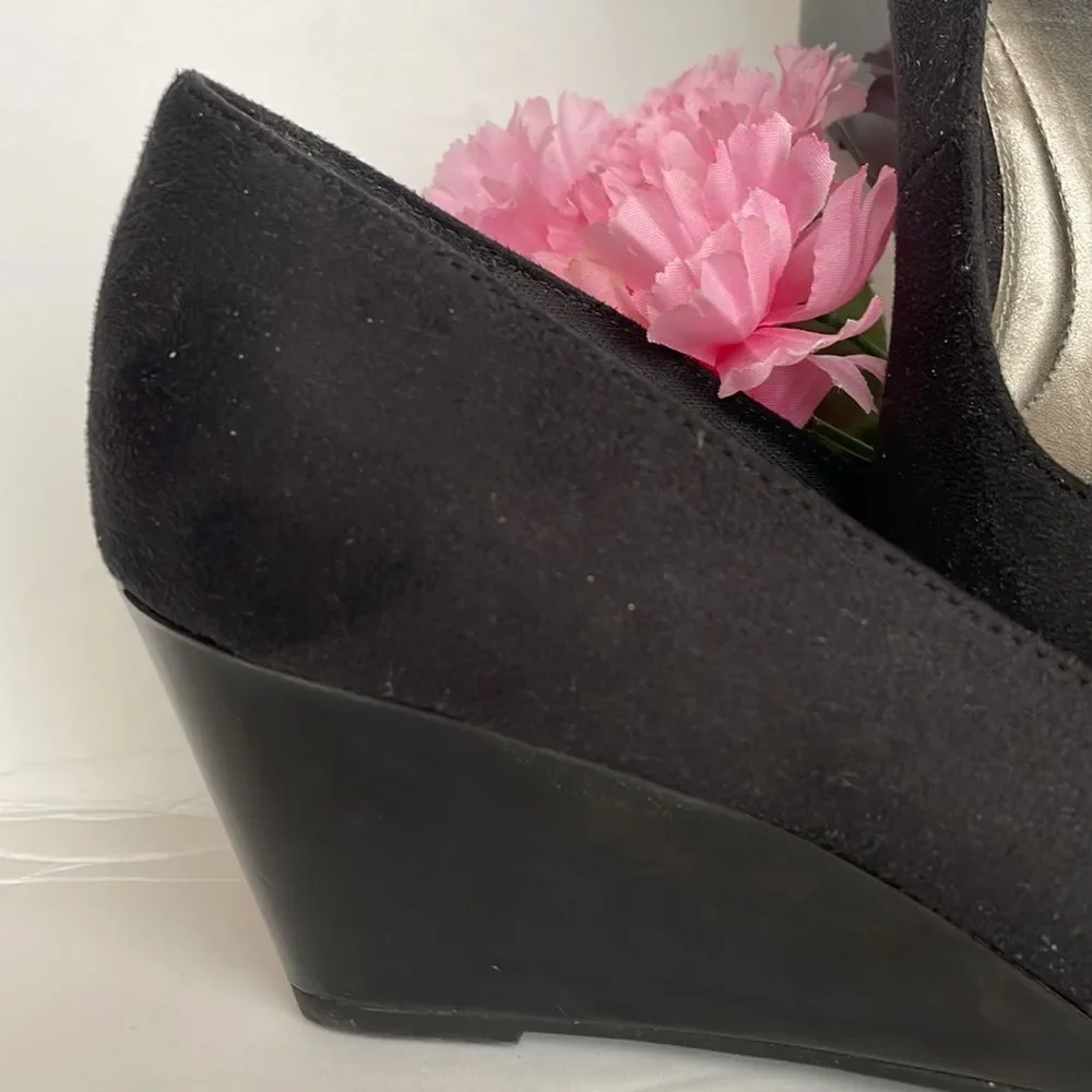 ‎BLACK SUEDE PEEP TOE WEDGE, Sz 10